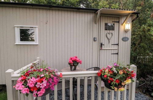 Haverthwaite Cottage | Pet-Friendly ASH Hotel with Garden in Newby Bridge