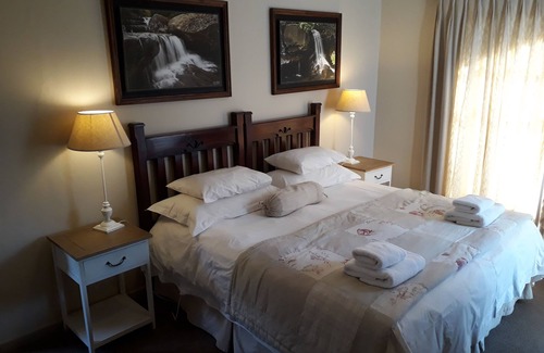 Clarens Bed & Breakfast | Family-Friendly Ash River Lodge B&B with Breakfast Included
