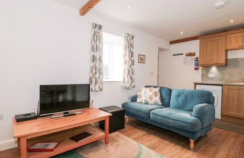 Vale of Glamorgan Cottage | Discover Ash Tree Cottage: Cozy Oceanfront Getaway