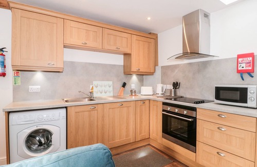 Vale of Glamorgan Cottage | Discover Ash Tree Cottage: Cozy Oceanfront Getaway