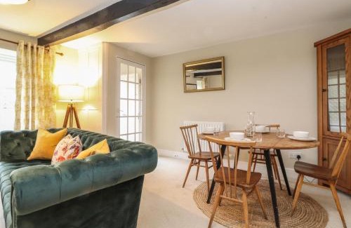 Hayton House | Cozy Ash Tree Cottage: Child-Friendly Escape Awaits