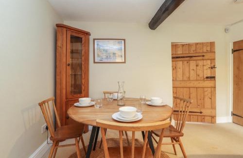 Hayton House | Cozy Ash Tree Cottage: Child-Friendly Escape Awaits