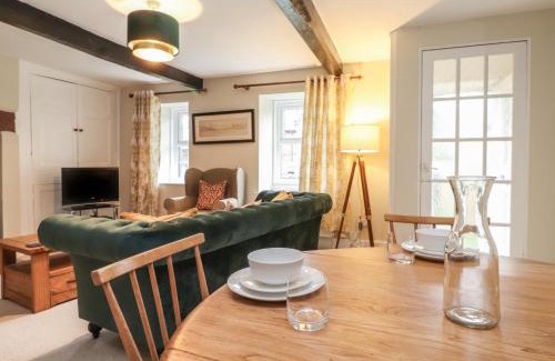 Hayton House | Cozy Ash Tree Cottage: Child-Friendly Escape Awaits