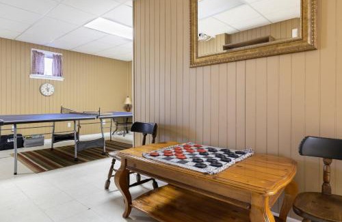 Wolf Laurel House | Experience Ash Vale: Deck with Views and Fun Amenities