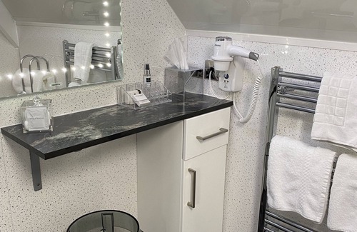 York House | Premier Ashbourne House: Family-Friendly with Breakfast