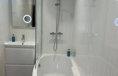 York House | Premier Ashbourne House: Family-Friendly with Breakfast