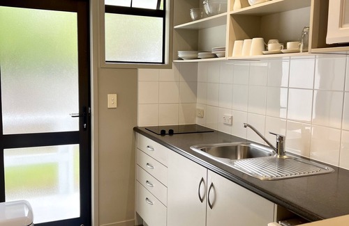 Taupo Hotel | Inviting Ashbrook Motel Taupo: Spa, Breakfast & Hot Tub