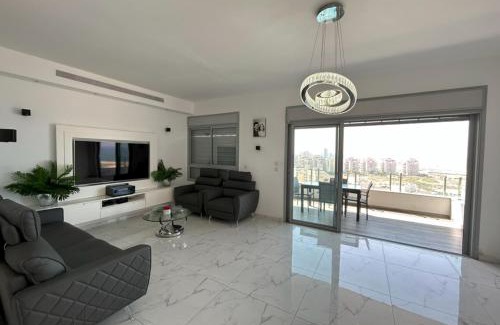 Ashdod Apartment | Oceanfront Ashdod Seaview Apartment - Top Rated 10/10 Stay