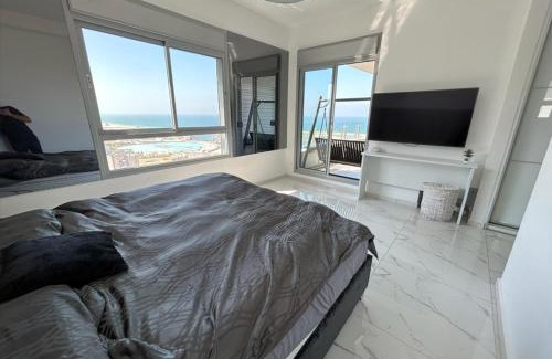 Ashdod Apartment | Oceanfront Ashdod Seaview Apartment - Top Rated 10/10 Stay