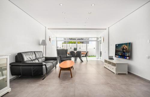 Ashdod Apartment | Modern Ashdod Skyview Apartment with Family and Pet Amenities