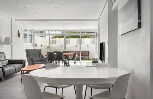 Ashdod Apartment | Modern Ashdod Skyview Apartment with Family and Pet Amenities