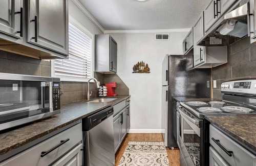 Royal Bryan Apartment | Cozy Asheville Retreat: 2 Bedroom, Pet-Friendly Escape