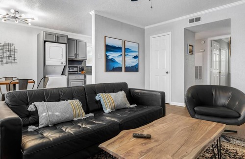 Royal Bryan Apartment | Cozy Asheville Retreat: 2 Bedroom, Pet-Friendly Escape