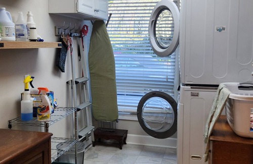 Asheville Apartment | Scenic Asheville Retreat with Fireplace and Heated Pool