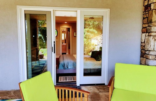 Asheville Apartment | Scenic Asheville Retreat with Fireplace and Heated Pool