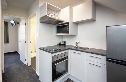 Merivale Hotel | Explore Ashford Motor Lodge: Family-Friendly with Pool & Breakfast