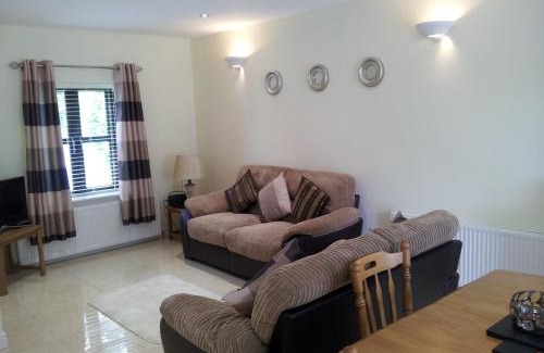 Cong Apartment | Discover Ashford Villa: 4-Star Family-Friendly Retreat