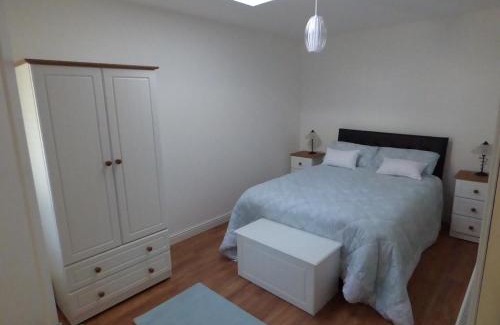 Cong Apartment | Discover Ashford Villa: 4-Star Family-Friendly Retreat