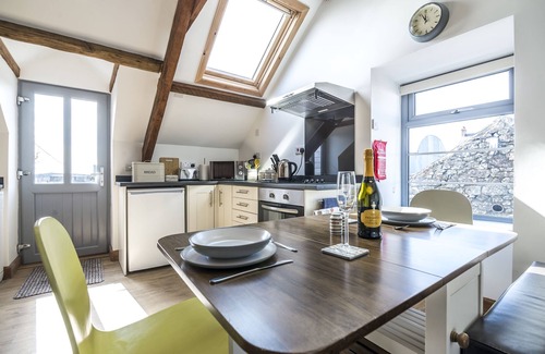 Llawhaden Apartment | Pet-Friendly Ashgrove Farm with Top Ratings in Narberth