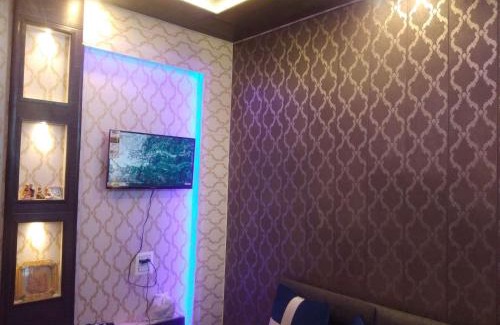 Jammu House | Cozy Ashiana Home Stay with Breakfast & Fireplace