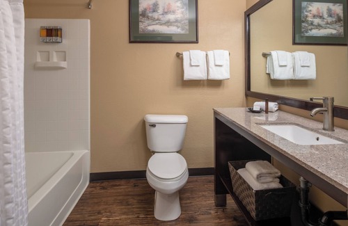Tillamook Hotel | Eco-Friendly Haven at Ashley Inn of Tillamook, Rated 8/10