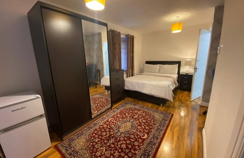 Milton Keynes House | Inviting Ashmina Guest House with Breakfast Included