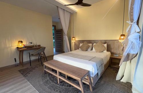Voi Cabin | Experience Comfort at Ashnil Aruba Lodge with Ocean Views