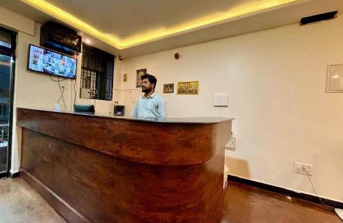 Vijayanagar Hotel | Budget-Friendly Ashray Residency with Inclusive Breakfast