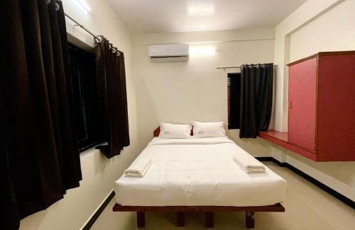 Vijayanagar Hotel | Budget-Friendly Ashray Residency with Inclusive Breakfast