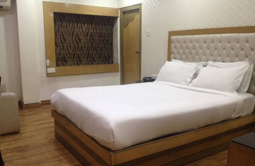 Dharmatala House | Family-Friendly Ashreen Guest House with Breakfast Included