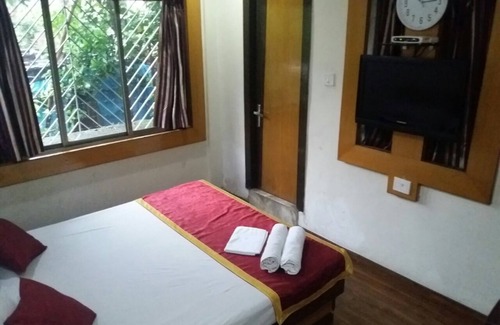 Dharmatala House | Family-Friendly Ashreen Guest House with Breakfast Included