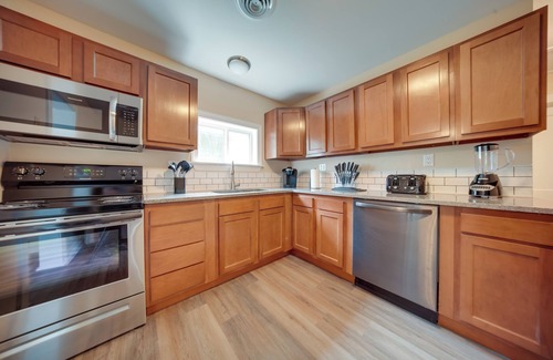 Ashtabula Apartment | Ashtabula Vacation Rental with Ocean View & Covered Balcony