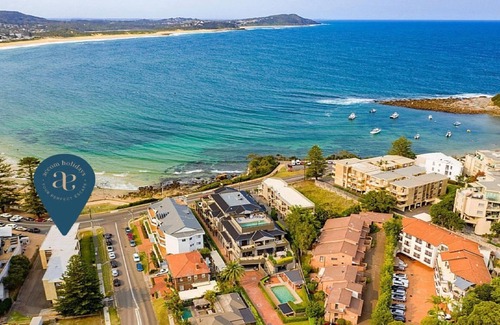 Terrigal Apartment | ASHWOOD: Steps to Beach with Oceanfront Views & Breakfast