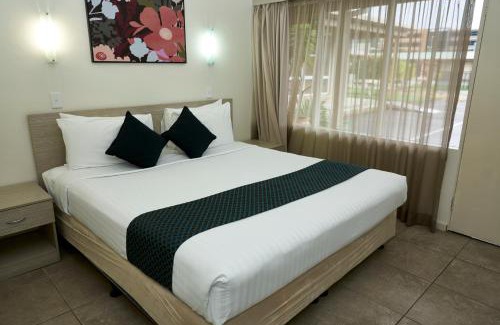 West Gosford Hotel | Oceanfront Ashwood Motel: Family-Friendly With Pool Access