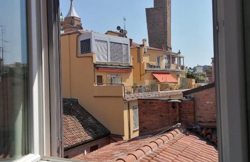L'antico Ghetto Ebraico Apartment | Discover Asinelli, Bologna: Pet & Child Friendly Retreat