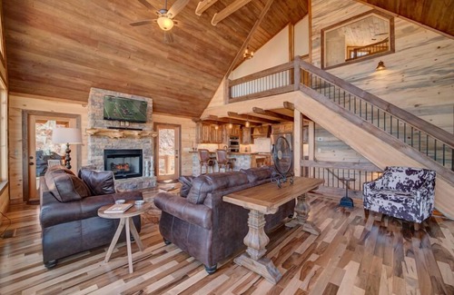 Blue Ridge Cabin | Experience Aska Easy Day: Pet Friendly with Lake Views