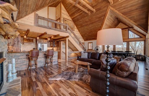 Blue Ridge Cabin | Experience Aska Easy Day: Pet Friendly with Lake Views