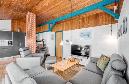 Klegod Strand House | Relax at Askatla: Oceanfront Stay Just 800m from the Sea