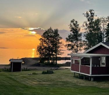 Sjotorp House | Askevikstugby: Pet-Friendly Retreat with Oceanfront Views