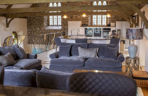 Askrigg Cottage | Quaint Chapel Retreat: Embrace English Romance & Comfort