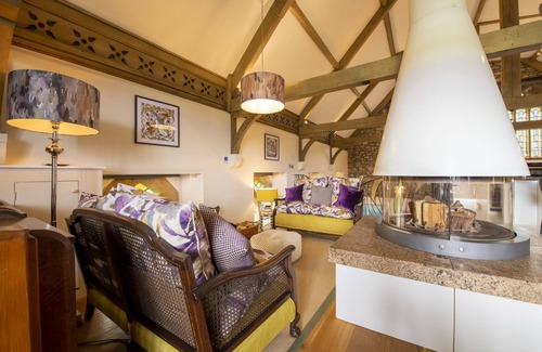 Askrigg Cottage | Quaint Chapel Retreat: Embrace English Romance & Comfort