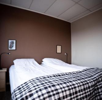 Askvoll Hotel | Askvoll Fjordhotell: Pet-Friendly Retreat with Great Amenities
