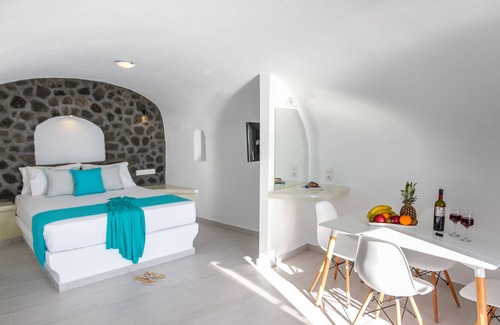 Fira House | Asma Suites: Guest Rated 9.8 with Pool and Hot Tub