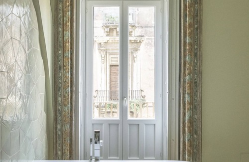 Old Town Bed & Breakfast | Experience Unforgettable Comfort at Asmundo di Gisira Hotel