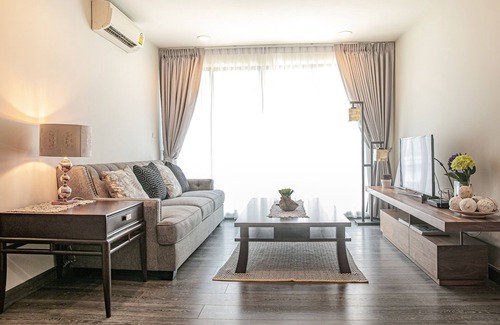 Asoke Condo | Modern Asok Terminal 21: Stylish Stay Near Shopping & Transit