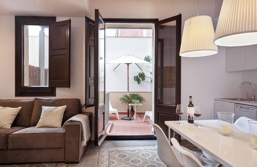 Sant Antoni Apartment | Guest Rated: Aspasios Flats with Spa & Breakfast Options