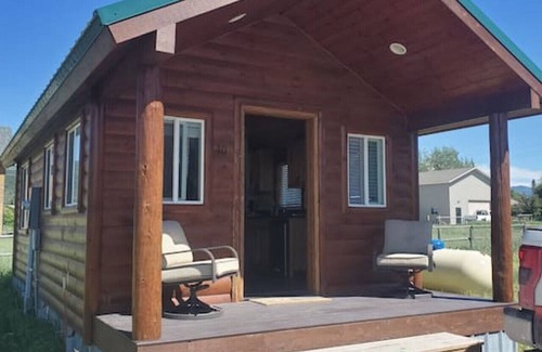 Victor Cabin | Adventure Awaits at Aspen Adventure Victor Hotel