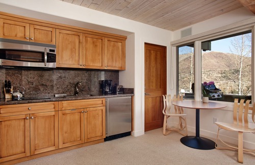 Aspen Condo | Discover Aspen Alps: Studio with Kitchenette & Amenities