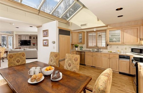 Aspen Condo | Experience Aspen Alps: 4-Star Stay with Spa & Pool