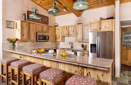 Aspen Condo | Experience Aspen Alps: 4-Star Stay with Spa & Pool
